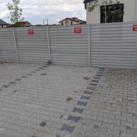 Alina'S Deluxe Apartment And Free Private Parking Dumbravita  Dış mekan fotoğraf